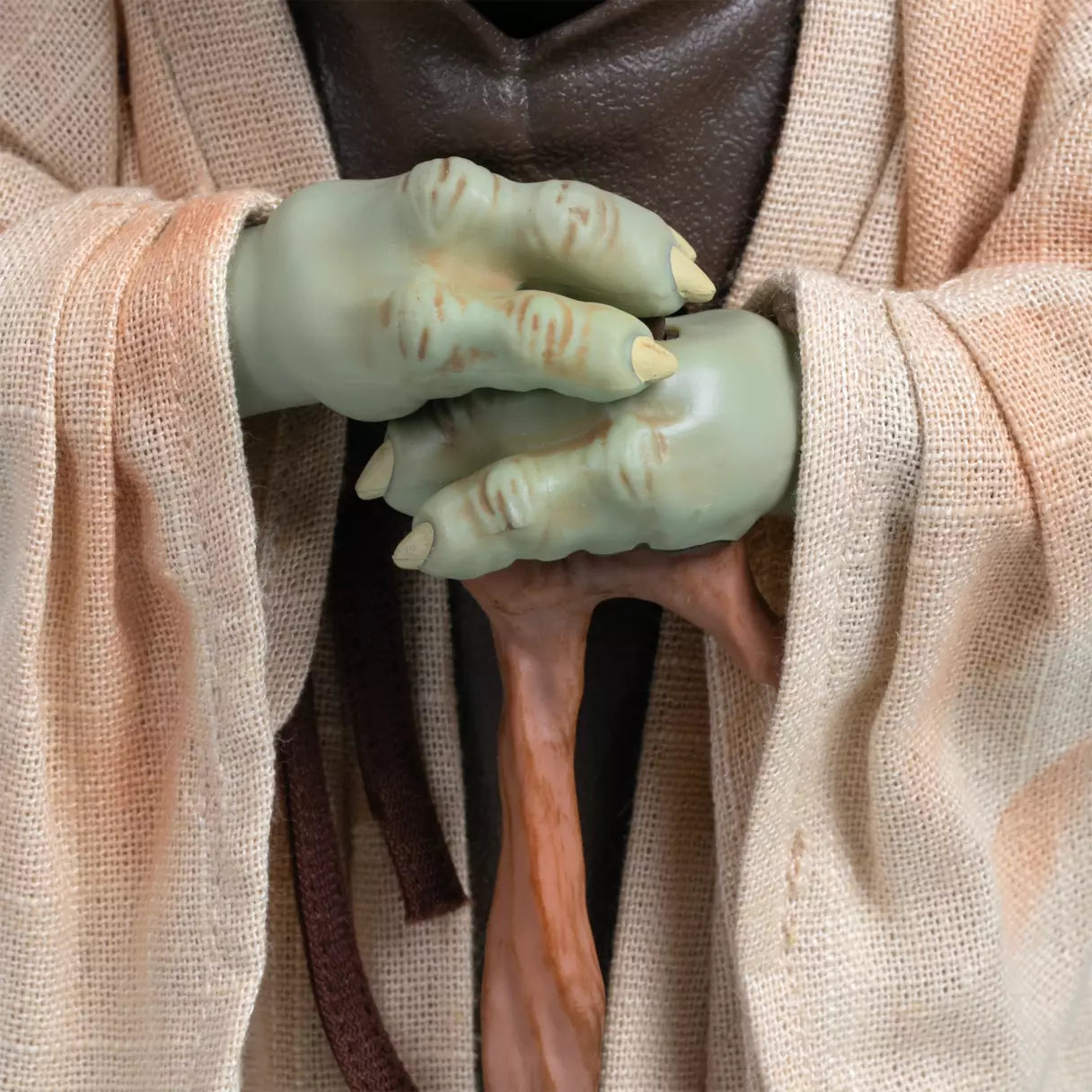 10” YODA FORCE GUIDANCE TALKING ACTION FIGURE - STAR WARS