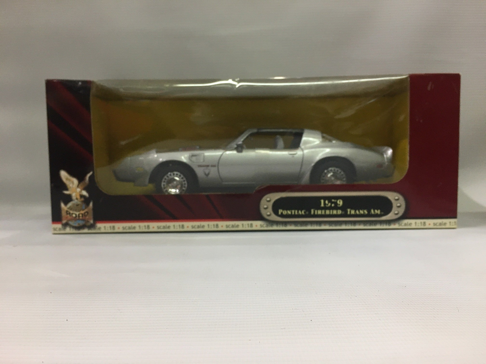 1:18 1979 Pontiac Firebird Trams Am Gris