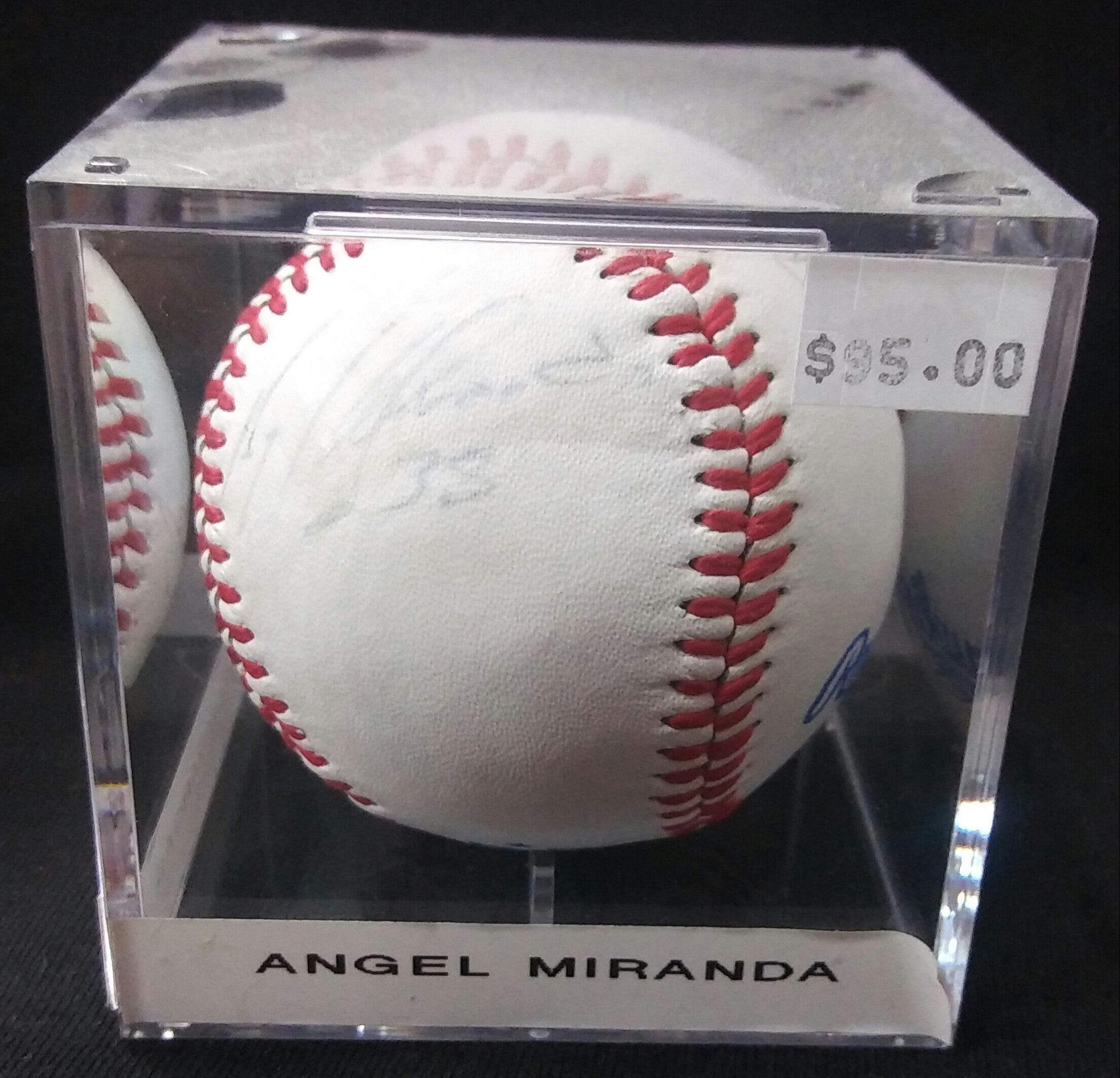 Bola de baseball autografiada por ....