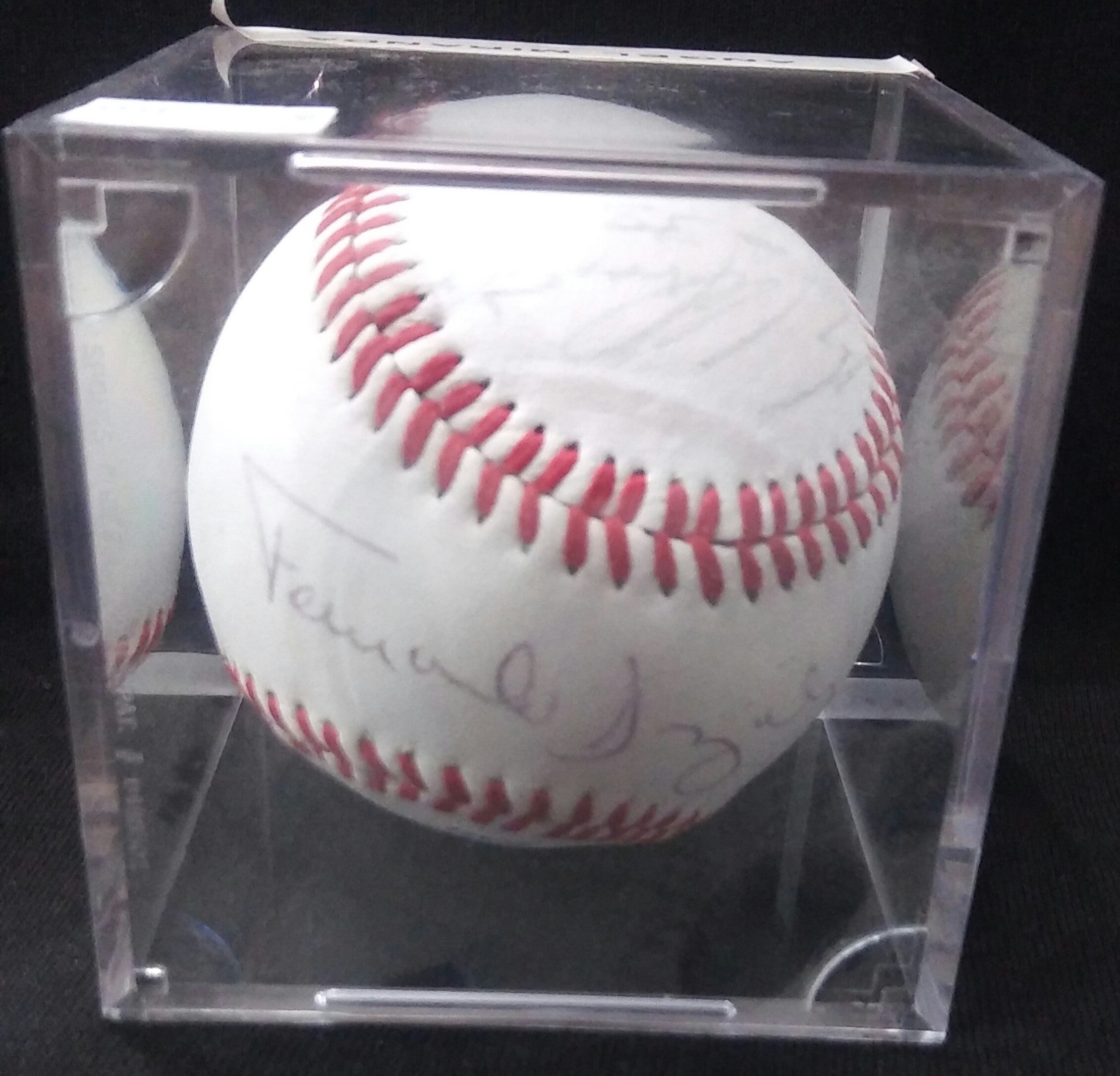 Bola de baseball autografiada por ....