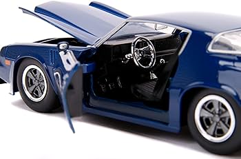 CHEVY CAMARO Z28 DE BILLY A ESCALA 1/24 CON MONEDA COLECCIONABLE - STRANGER THINGS