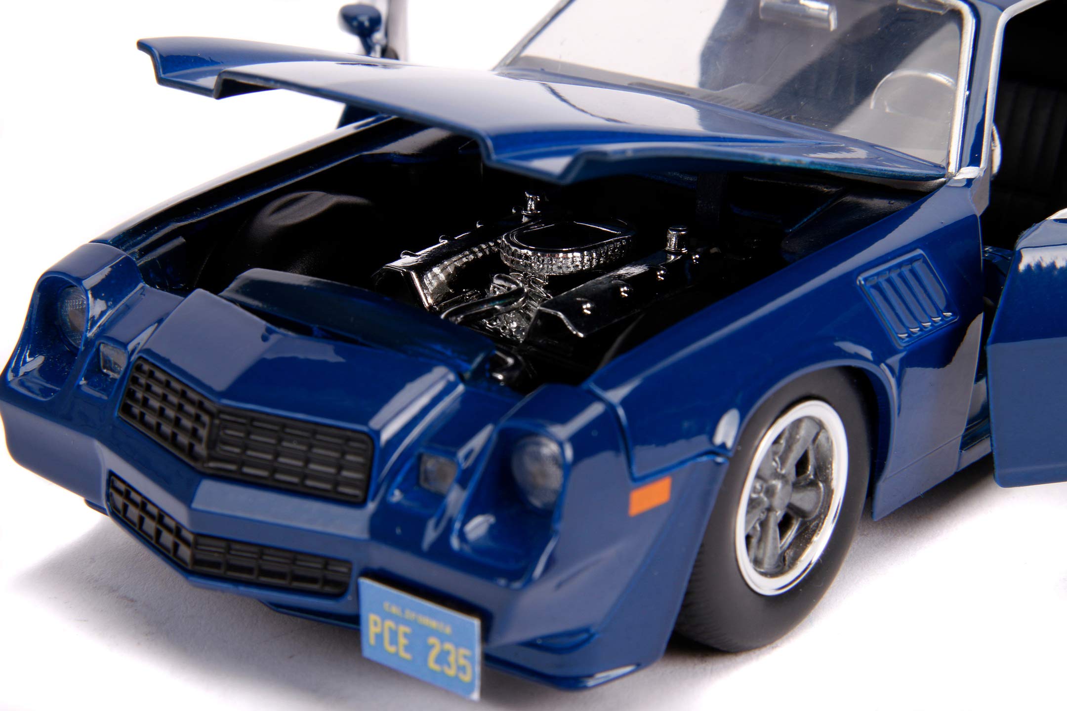 CHEVY CAMARO Z28 DE BILLY A ESCALA 1/24 CON MONEDA COLECCIONABLE - STRANGER THINGS