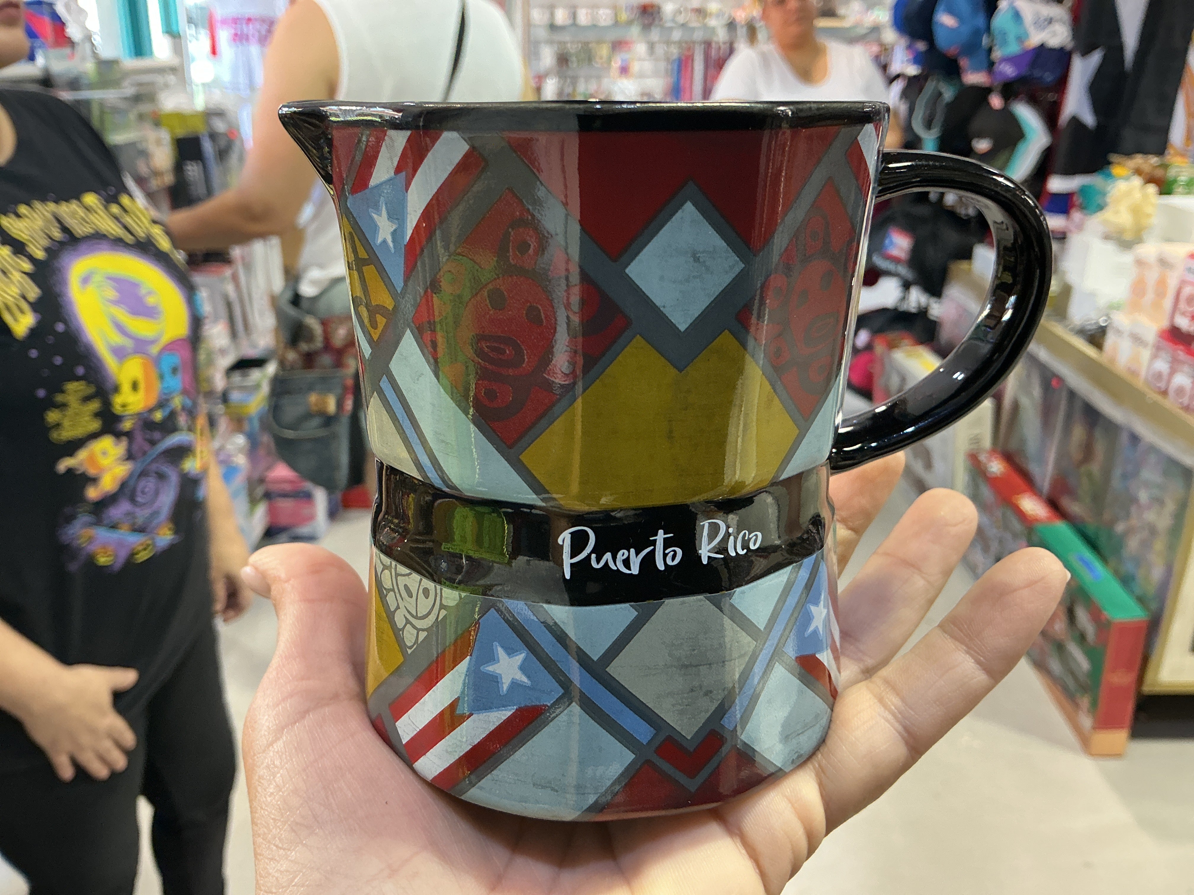 TAZA GRECA/ NEGRA SOL TAINO Y BANDERA DE PUERTO RICO
