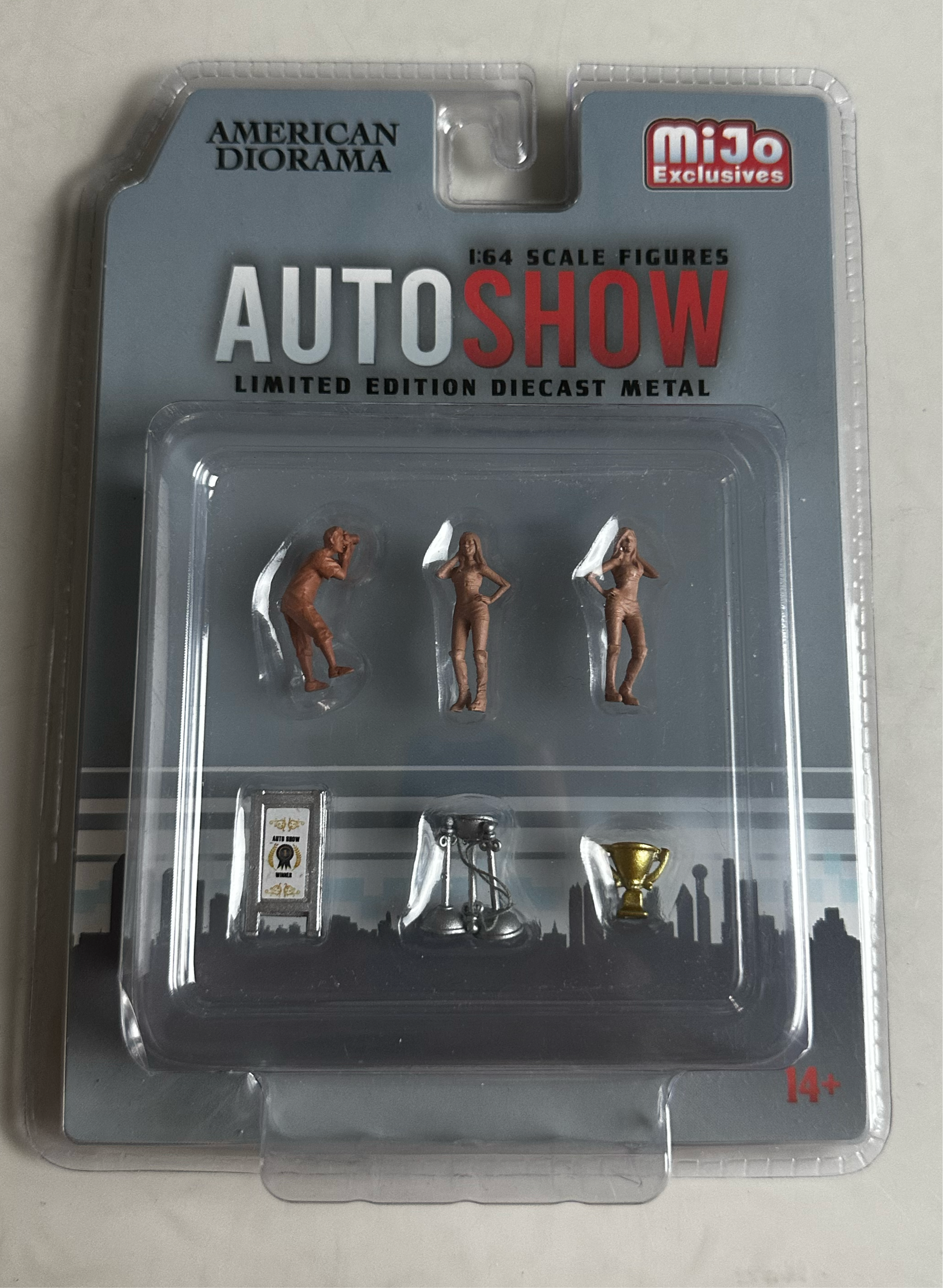 1/64 DIORAMA AUTOSHOW LE - MIJO EXCLUSIVE “CHASE” (FULL CREAM COLOR FIGURES)