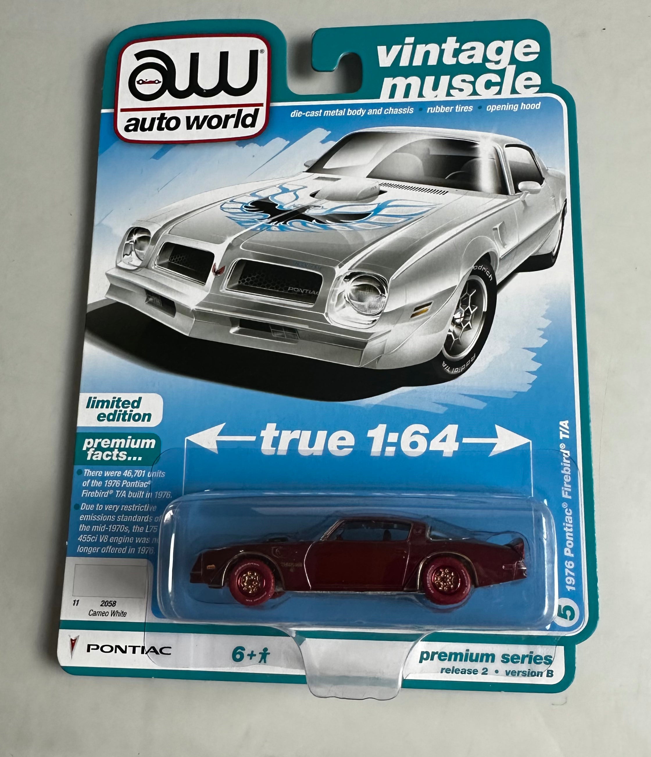 1/64 1976 PONTIAC FIREBIRD TRANS AM CAMEO WHITE BIRD HOOD GRAPHIC - VINTAGE MUSCLE “CHASE” (RED TIRES AND AND GOLD RIMS VARIATION)