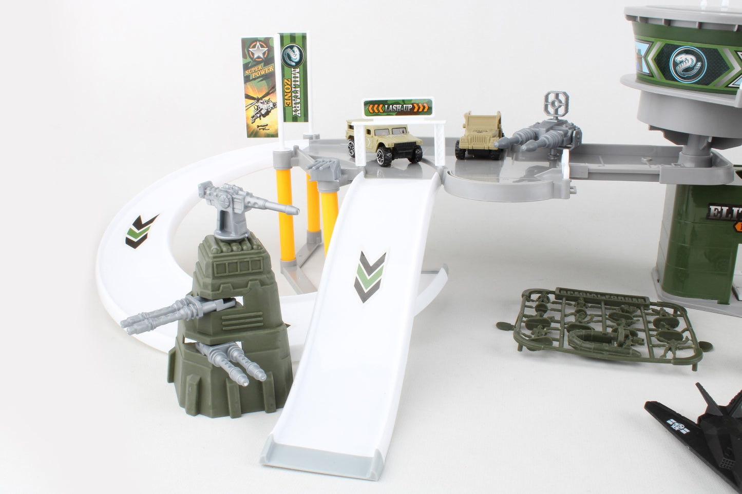 THE MILITARY BASE PLAY SET - SPECIAL FORCES