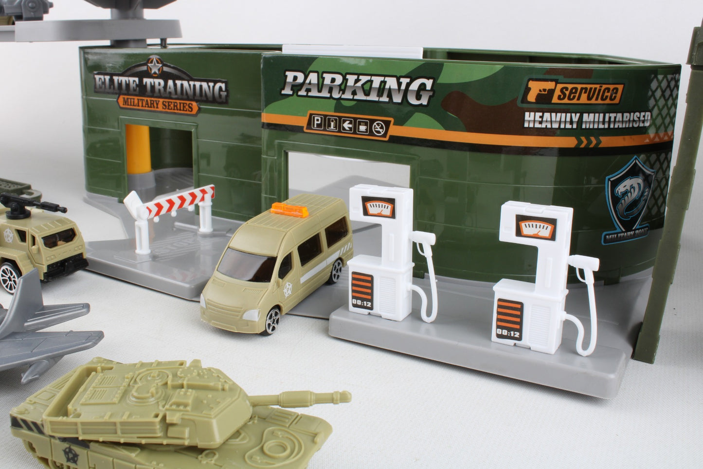 THE MILITARY BASE PLAY SET - SPECIAL FORCES