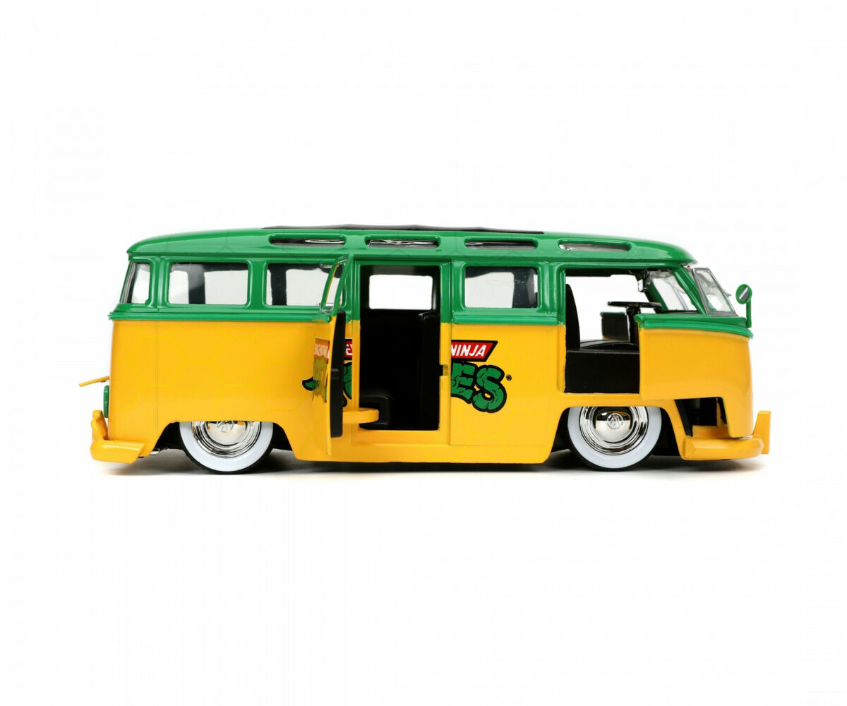 LEONARDO & 1962 VOLKSWAGEN BUS