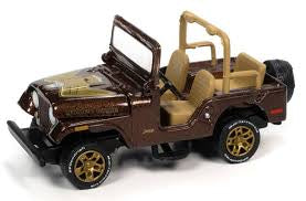 JEEP CJ-5 MARRÓN MOCA METALIZADO CON GRÁFICOS GOLDEN EAGLE - COLECCIÓN CLÁSICA GOLD 
