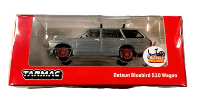 DATSUN BLUEBIRD 510 WAGON “CHASE” DE TARMAC A ESCALA 1/64 (VARIACIÓN DE CARROCERÍA SIN CRUDAR Y LLANTAS ROJAS)