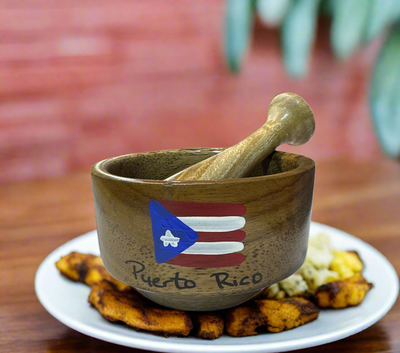PLATO / PILÓN DE MADERA CON BANDERA DE PUERTO RICO.