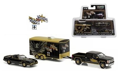 1:64 1977 Pontiac Trans AM / 1971 Chevrolet C10 / Enclosed Car Hauler