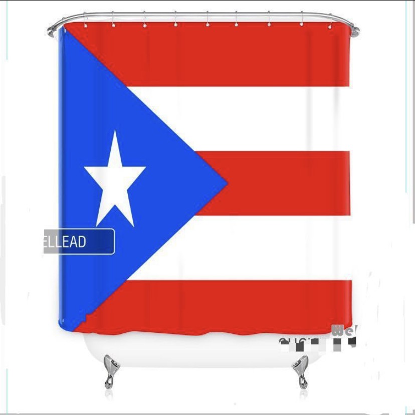 Cortina de baño con la bandera de Puerto Rico.