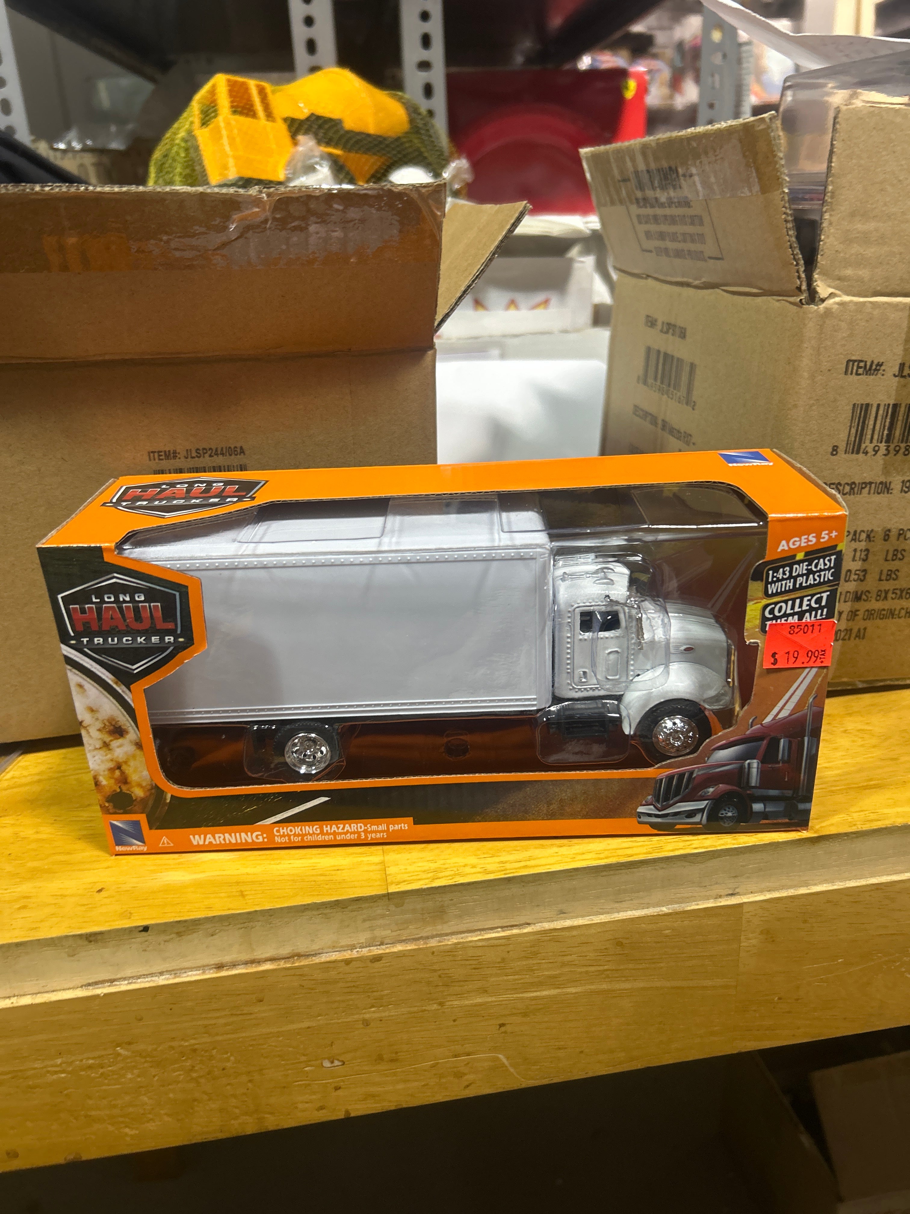 1/43 PITERBILT 335 WHITE UTILITY TRUCK N7 - LONG HAUL TRUCKER