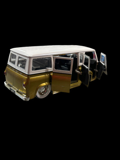 AUTOBÚS FORD ECONOLINE 1965 a escala 1/24