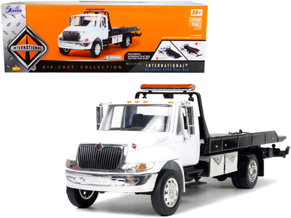 1/24 INTERNATIONAL TOW TRUCK DURASTAR 4400 FLAT BED - WHITE