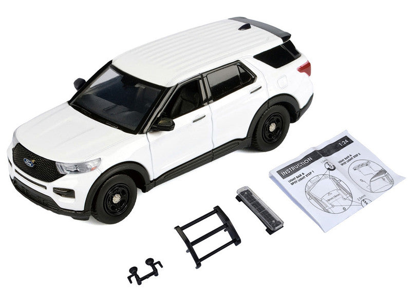 1/24 2022 FORD POLICE INTERCEPTOR WHITE BUILDER KIT - MOTOR MAX