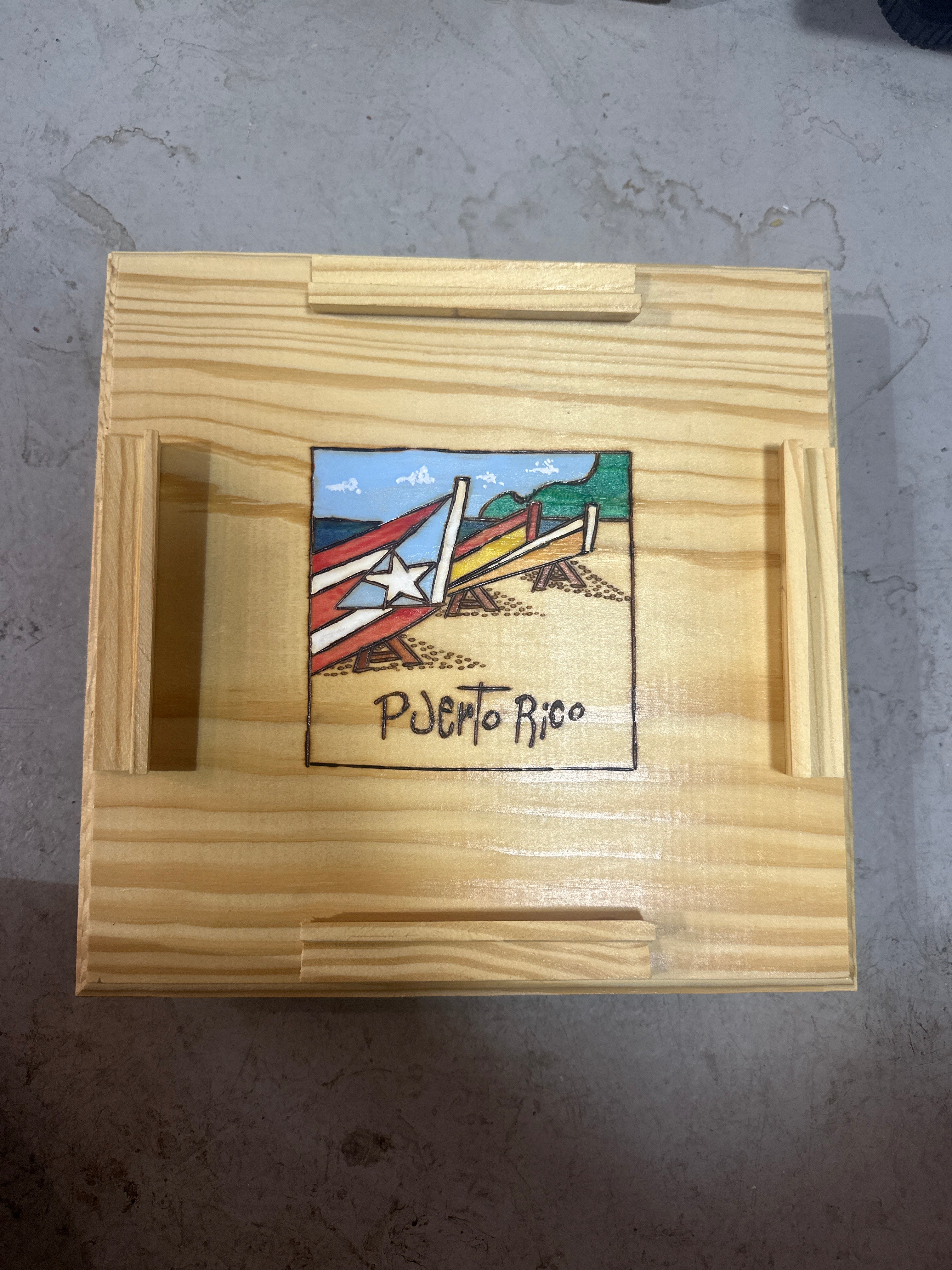 MESA DOMINO PUERTO RICO ARTESANAL EN MADERA PEQUEÑA