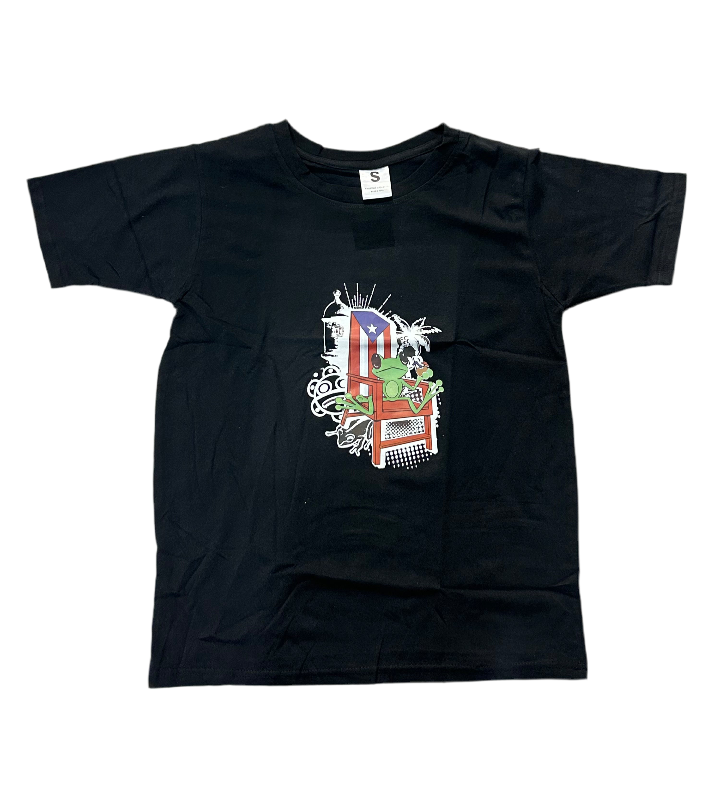 PUERTO RICO COQUI ON CHAIR BLACK TSHIRT - CAMISA DE PUERTO RICO CON COQUI EN SILLA DE PUERTO RICO