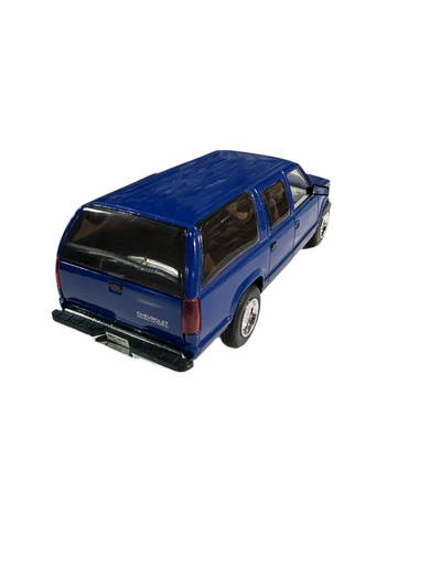 1/24 1993 CHEVROLET SUBURBAN – Dream Team Collectibles
