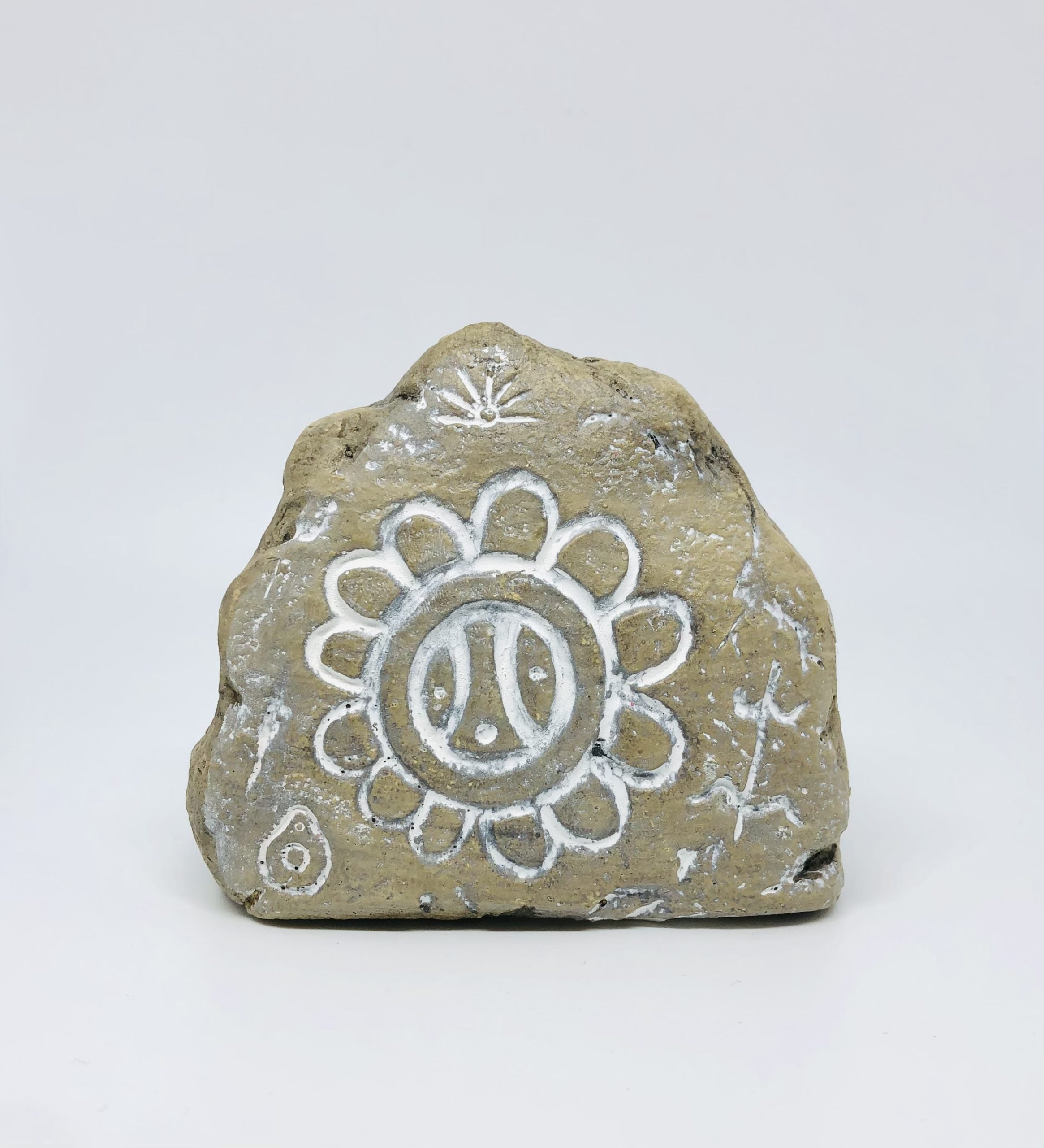 Lapicero de piedra con geroglíficos de símbolos taínos