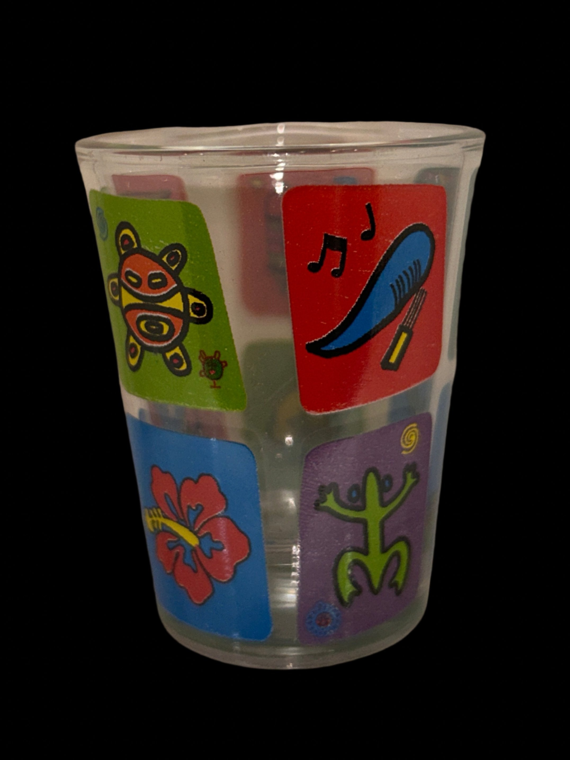 VASO DE CHUPITO DE 3" CON SÍMBOLOS DE LA CULTURA DE PUERTO RICO