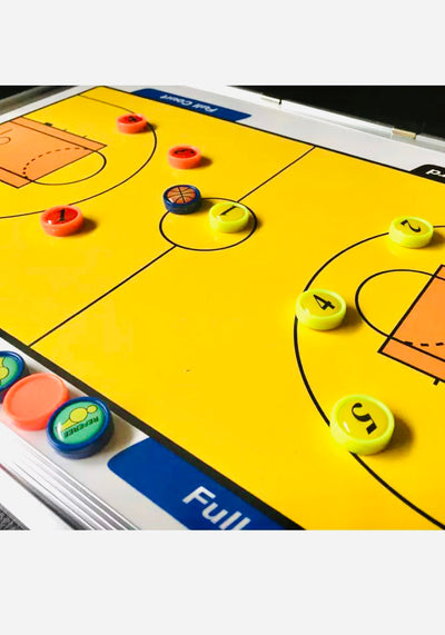 Tablero de entrenamiento de baloncesto en cancha completa