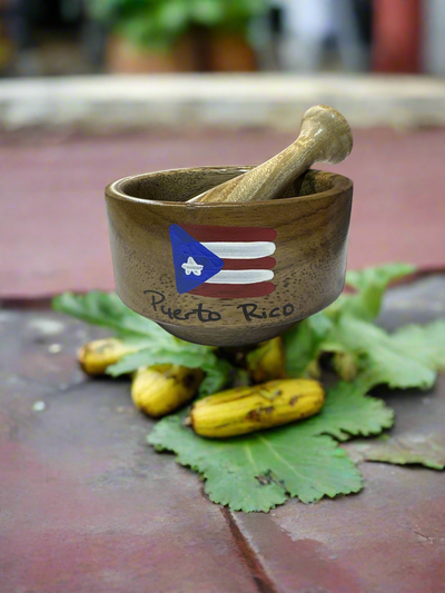 PLATO / PILÓN DE MADERA CON BANDERA DE PUERTO RICO.
