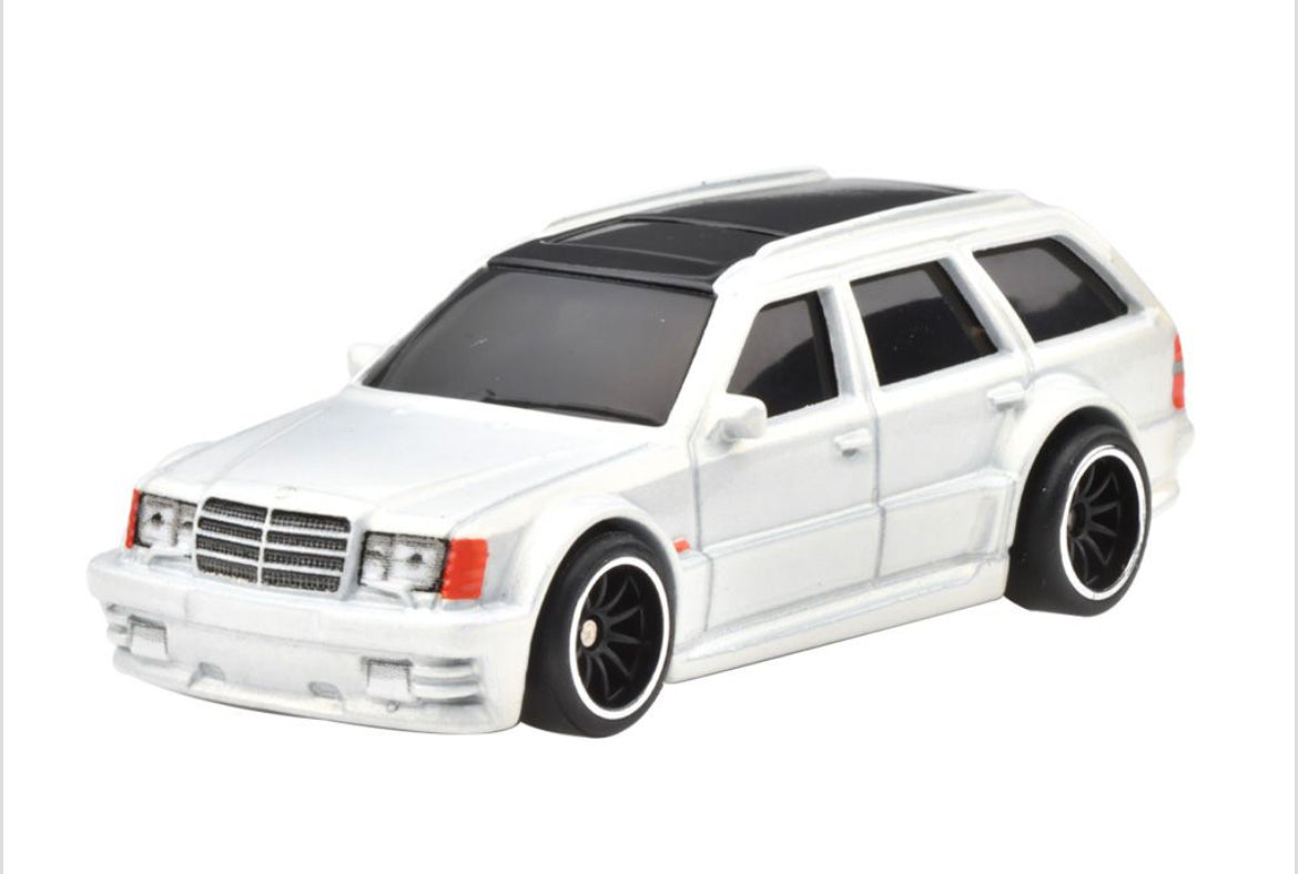 1/64 MERCEDES-BENZ E 36 AMG BLVD - HOTWHEELS