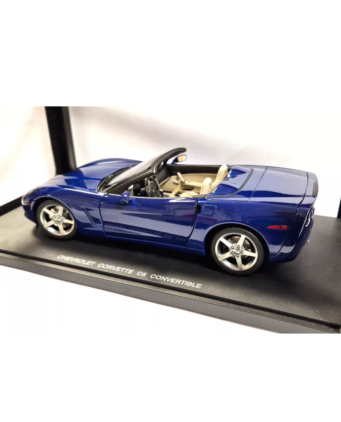 CHEVROLET CORVETTE C6 CONVERTIBLE A ESCALA 1/18 - AUTO ART