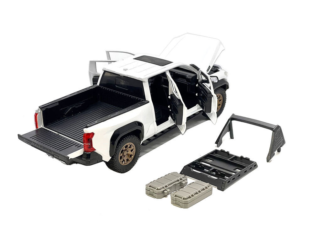 1/24 TOYOTA TACOMA TRAIL HUNTER - WHITE