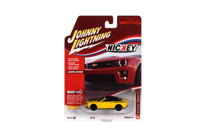 CHEVY CAMARO ZL1 2013 a escala 1/64 - JOHNNY LIGHTNING