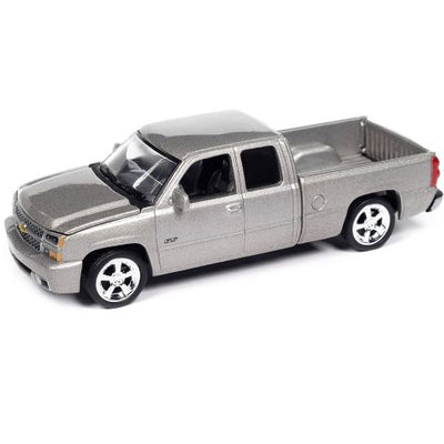 CHEVY SILVERADO SS 2006 - CAMIONES MUSCULARES A ESCALA 1/64 