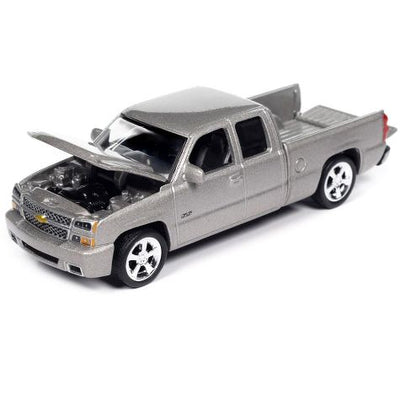 CHEVY SILVERADO SS 2006 - CAMIONES MUSCULARES A ESCALA 1/64 