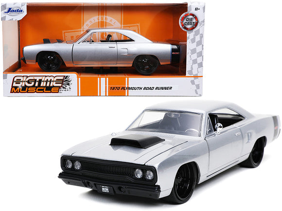 1/24 PLYMOUTH ROAD RUNNER 1970: UN GRAN MÚSCULO