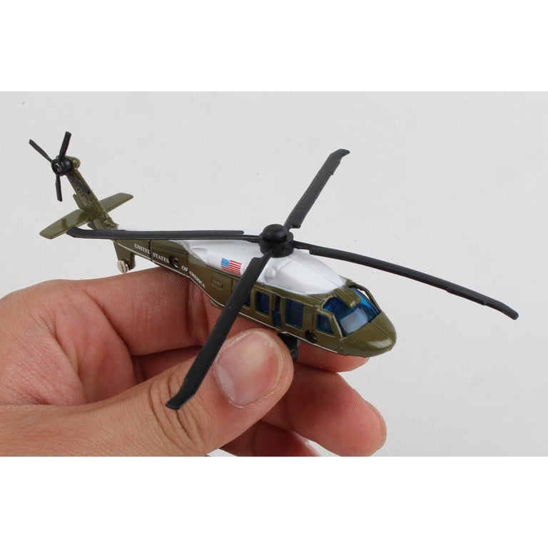 VH-60 WHITE HAWK (PRESIDENTIAL-MARINE ONE) - RUNWAY 24