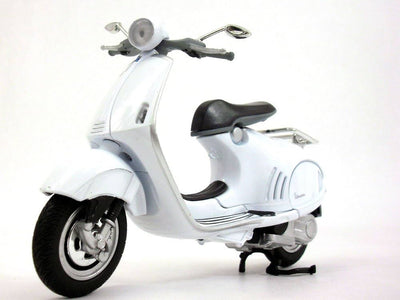 1/12 VESPA 946 - NUEVO RAY