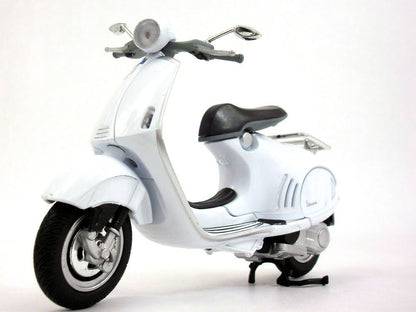 1/12 VESPA 946 - NEW RAY