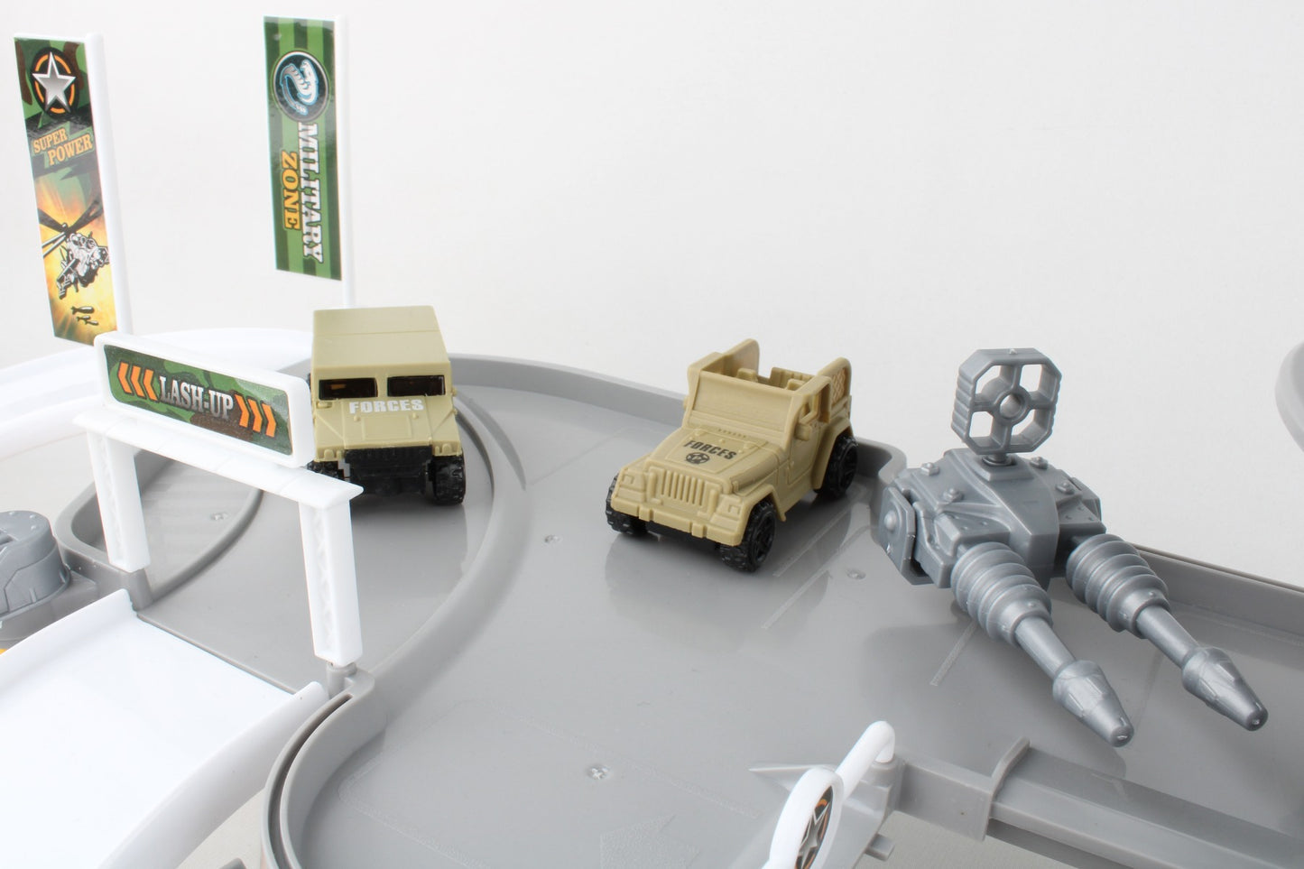 THE MILITARY BASE PLAY SET - SPECIAL FORCES