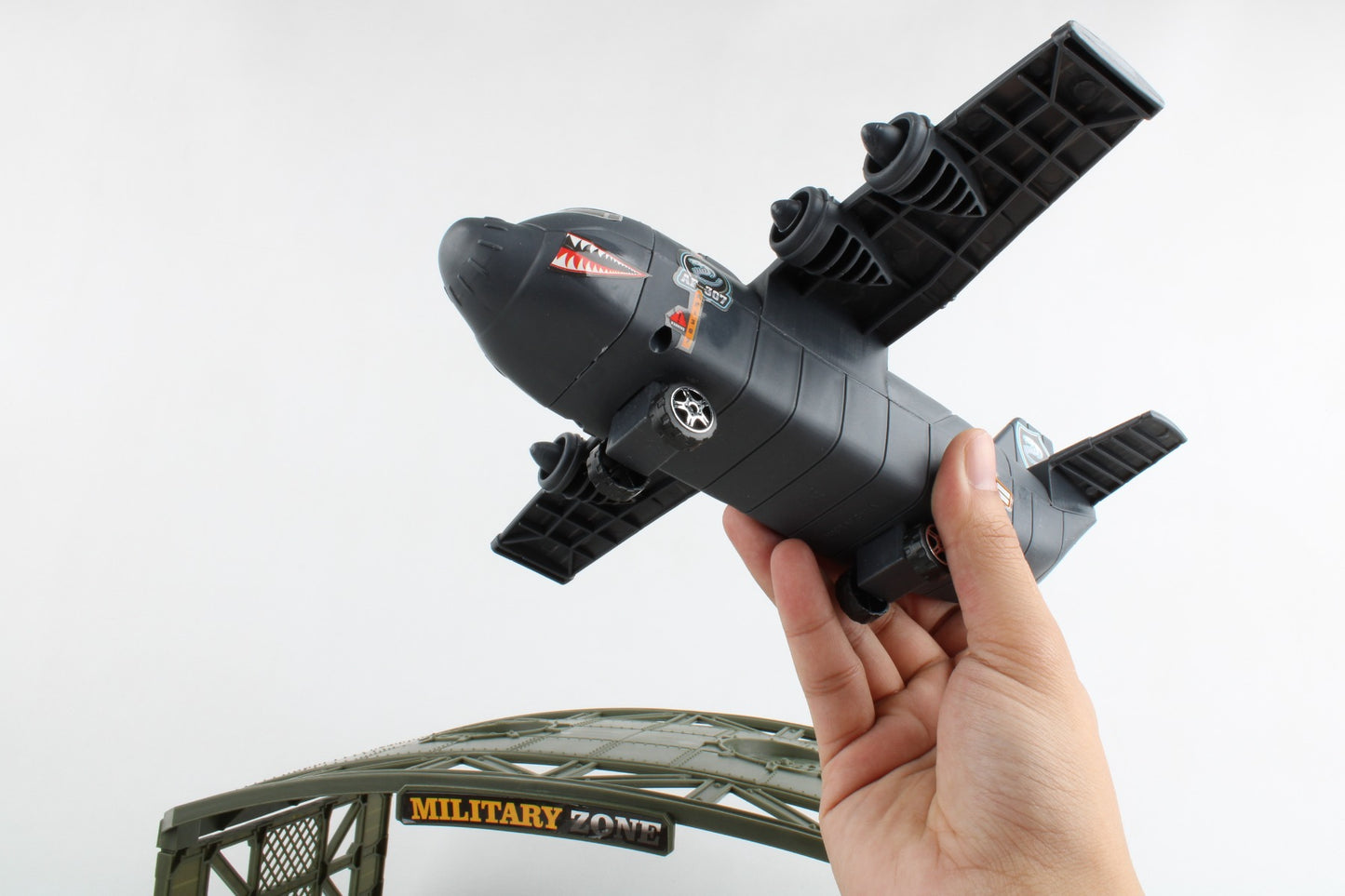 THE MILITARY BASE PLAY SET - SPECIAL FORCES