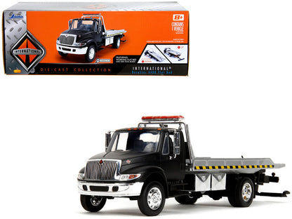 1/24 INTERNATIONAL TOW TRUCK DURASTAR 4400 FLAT BED - BLACK