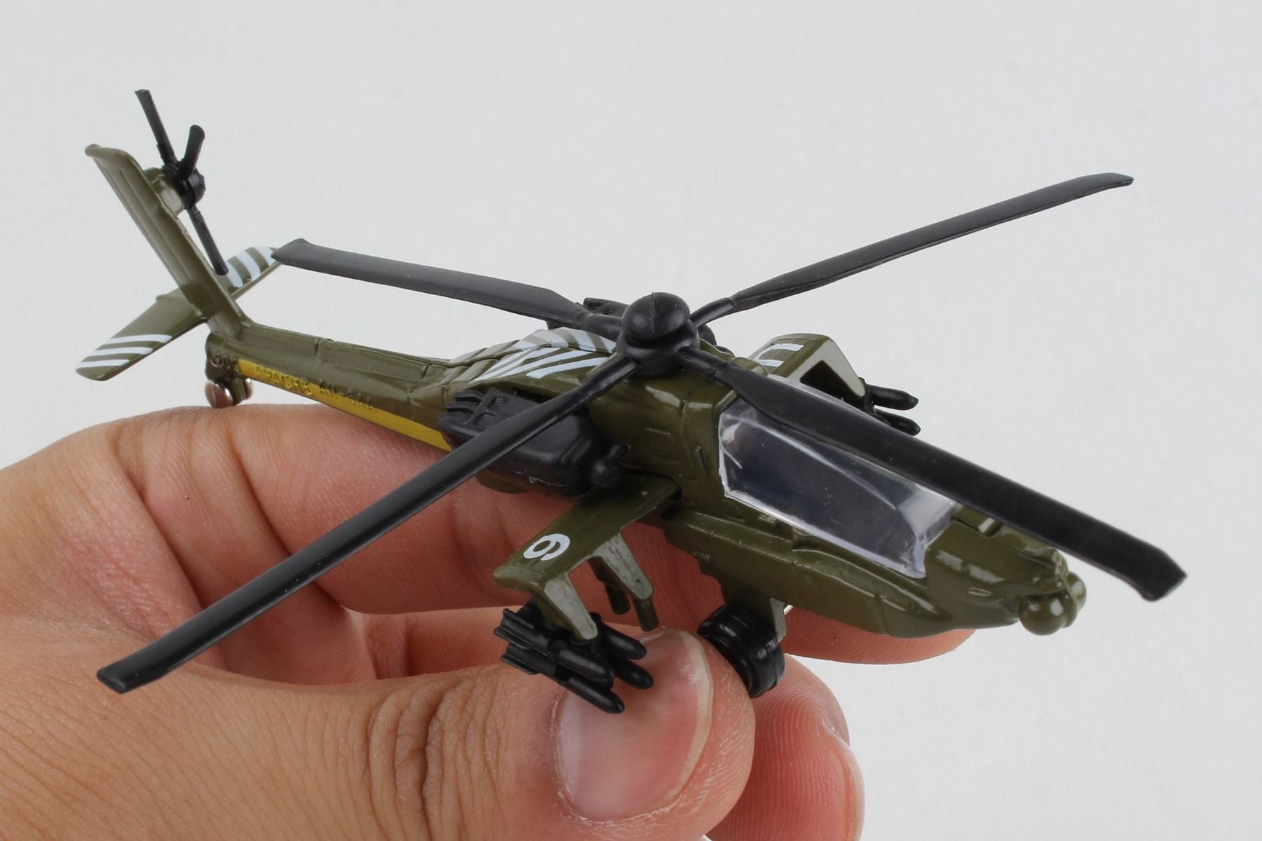 HELICOPTER-AH-64 APACHE (US ARMY)