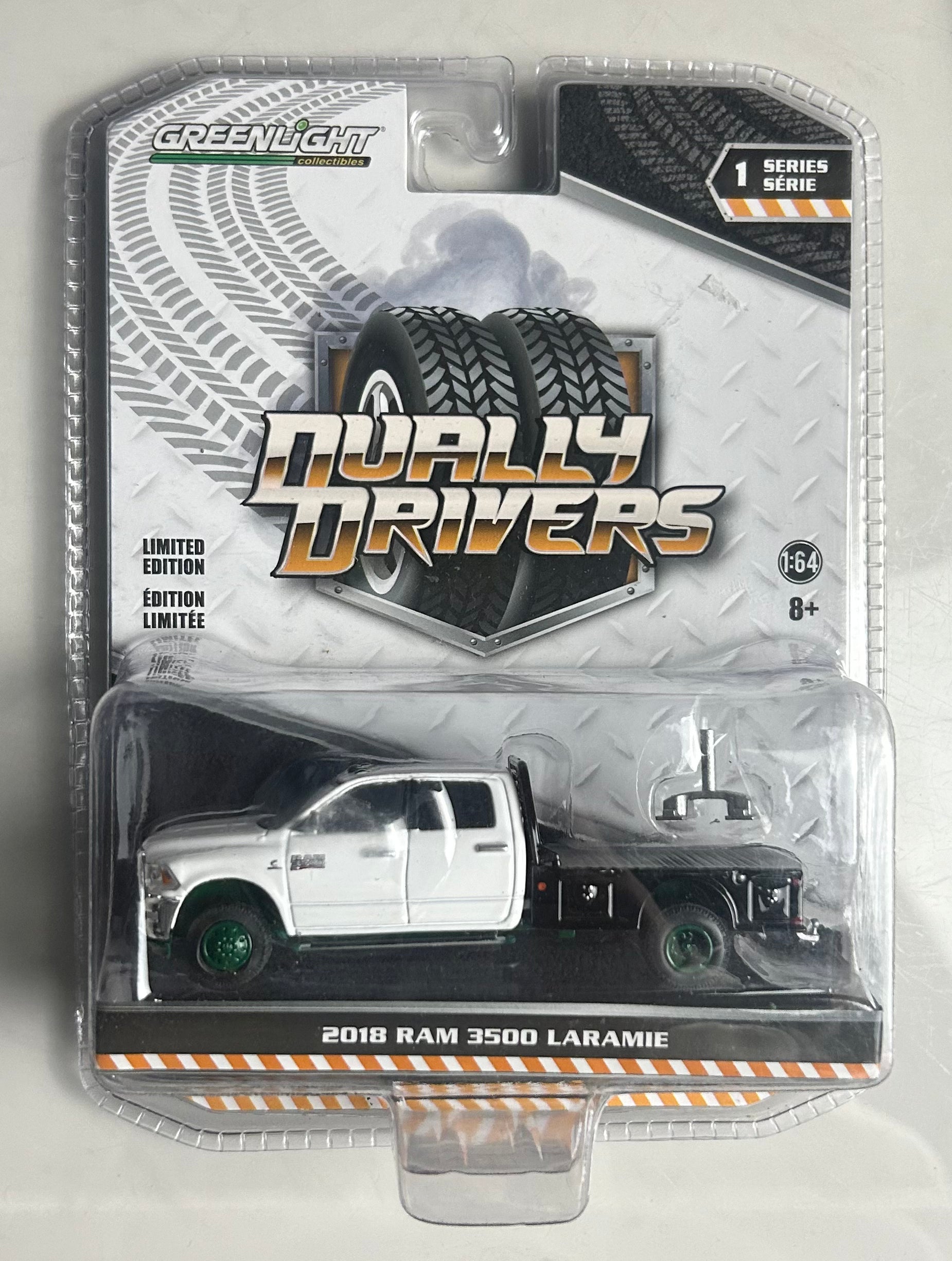 1/64 2018 RAM 3500 LARAMIE - DUALLY DRIVERS "CHASE" (GREEN RIMS VARIATION)