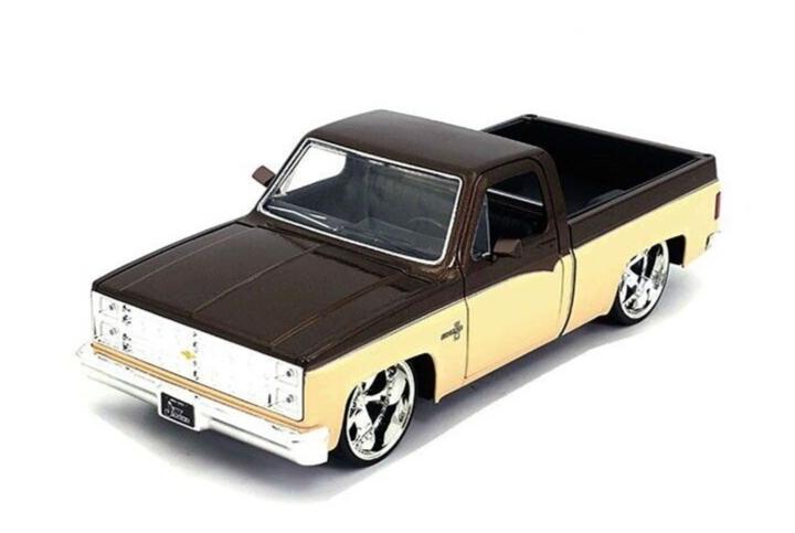 1/24 1985 CHEVROLET C-10 - JUST TRUCKS