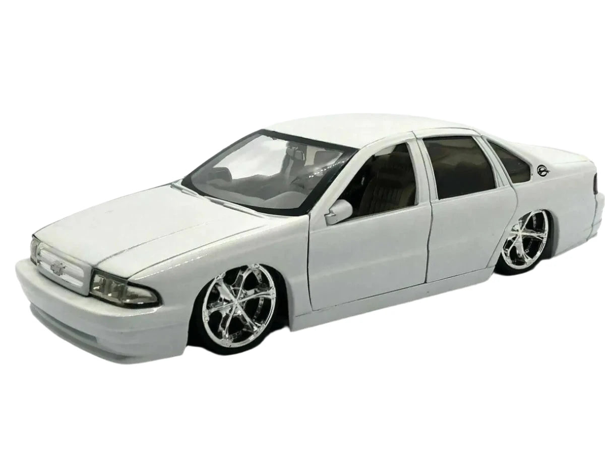 1/24 1996  CHEVROLET IMAPALA SS PEARL WHITE - DUB CITY